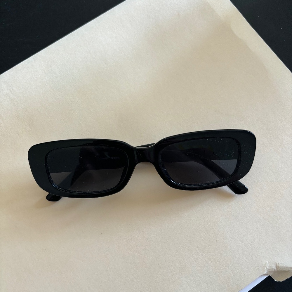 Chic rectangular 90s sunglasses urban outfitters